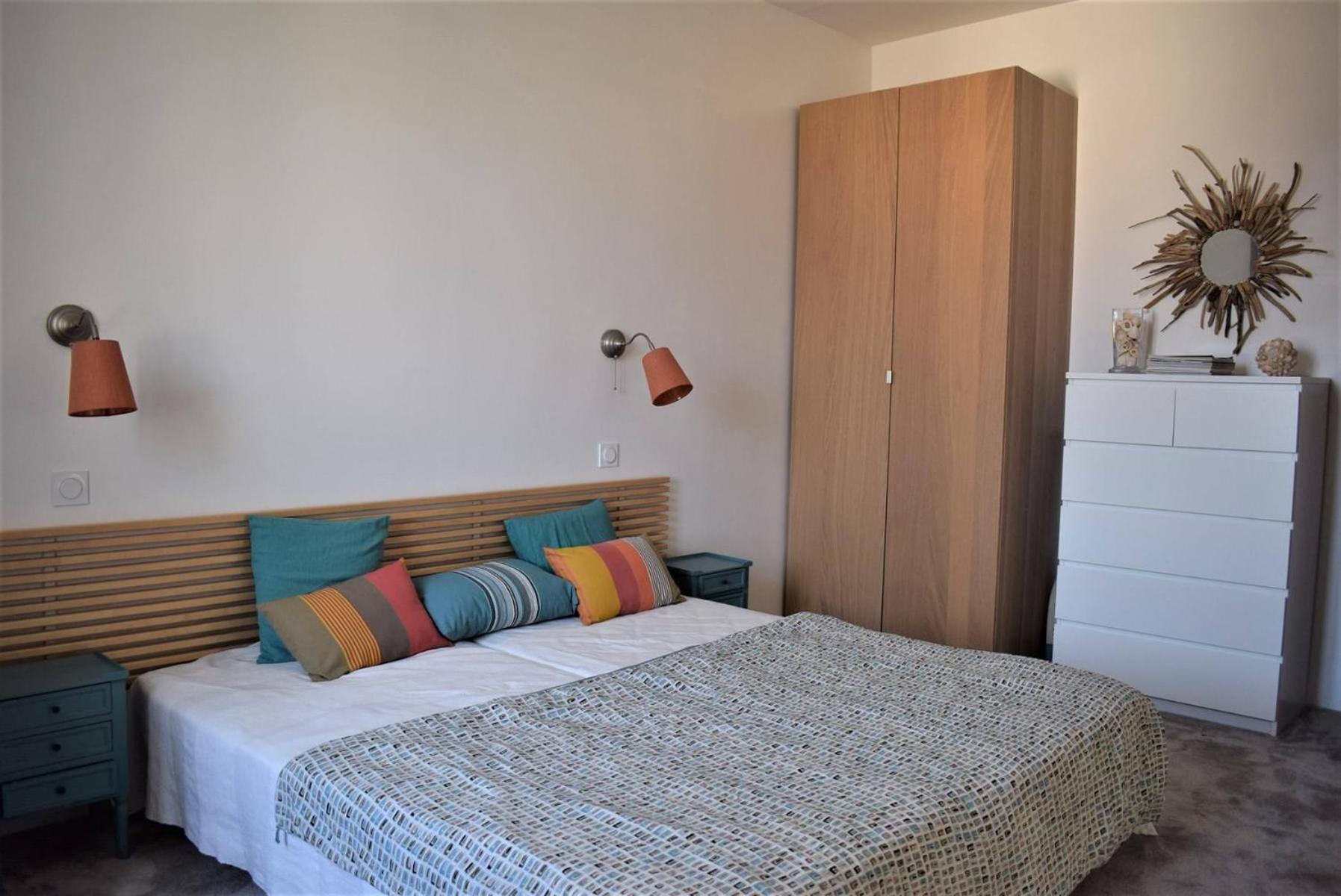 Villa Superbe Maison 4 Etoiles Pour 8 Pers Avec Piscine Sur Le Port De - Ref 873 *
